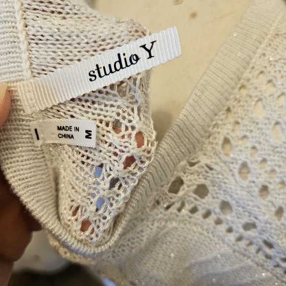 Beautiful White Sparkly Short Sleeve Sweater by Studio Y Sz M - Picture 4 of 6